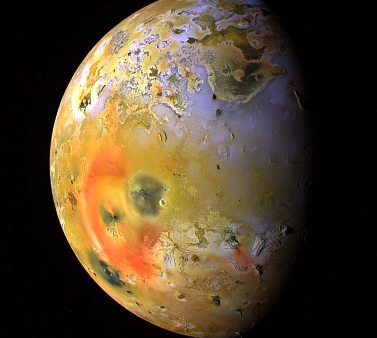 Une exolune volcanique autour d’une exoplanète géante !